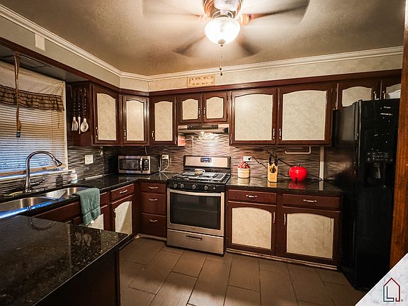 3rd image of 15460 Paxton Ave