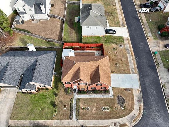 2nd image of 1568 Queen Elizabeth Dr