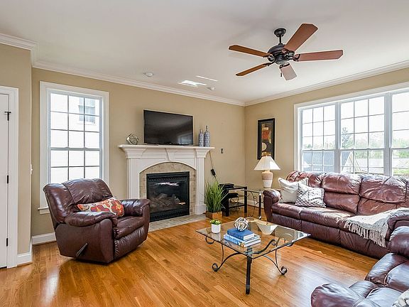 4th image of 3928 Forgotten Pond Ave