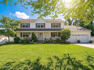 19 Shasta Ln, Toms River, NJ 08753