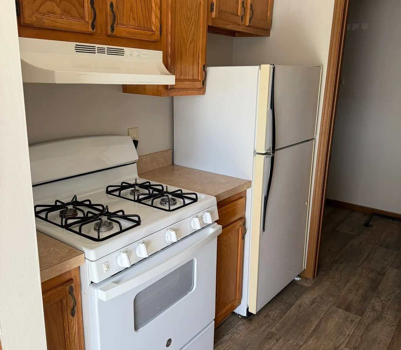 2 bed, 1.5 bath, 950 sqft, $1,250 — Photo 2