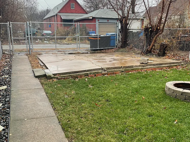 8742 S Buffalo Ave — Photo 9
