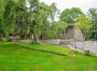 16 Mountain Farms Rd, West Hartford, CT 06117