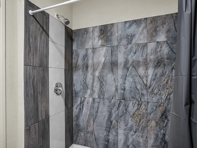 5243 Huntington Dr N #4 — Photo 8