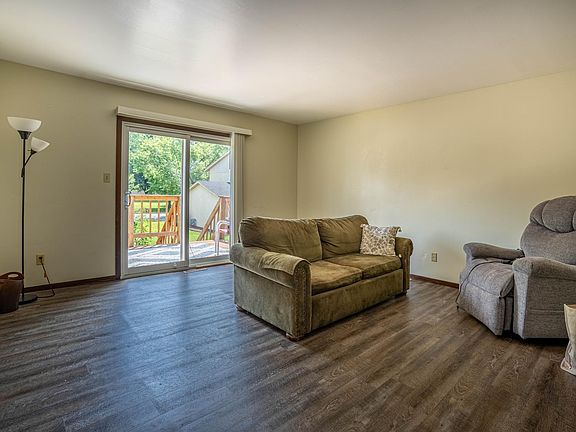 4th image of 1820 Dainesway