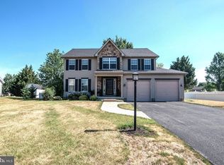 2215 Bernays Dr, York, PA 17404