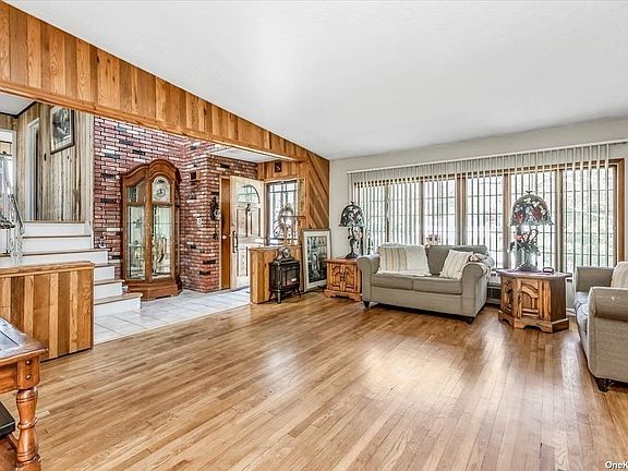 4th image of 10 Trent Ln
