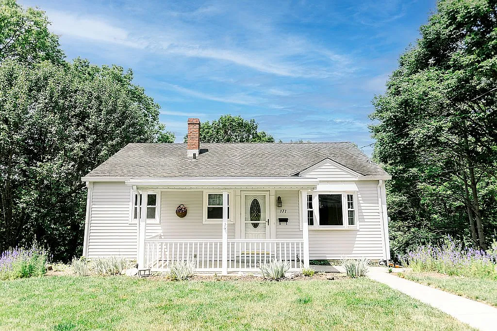 171 Sherman Ave photo 1