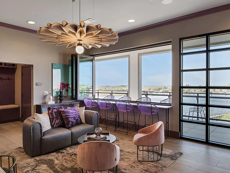 Metropolitan at the Riverwalk — Photo 25