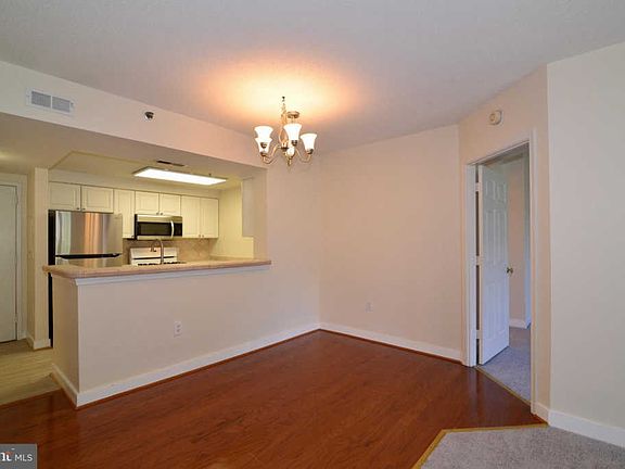 3rd image of 1045 N Utah St #2-608