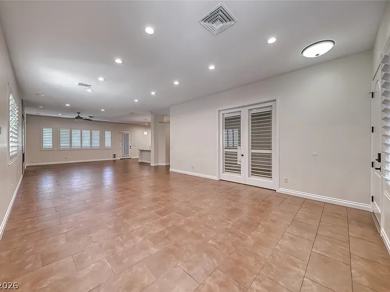 2122 Mooreview St — Photo 4