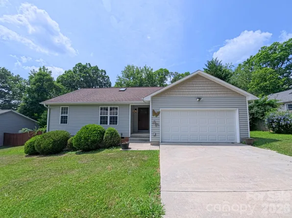 101 Tail Feather Ln, Candler, NC 28715