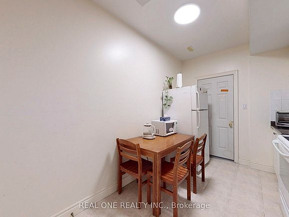 5th image of 75 Green Meadows Cir