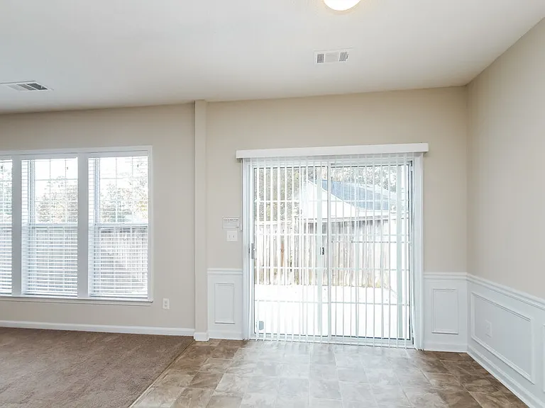 242 Regent Sq — Photo 6