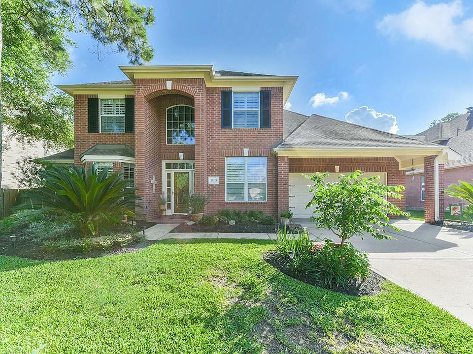 1st image of 15923 Lake Loop Dr