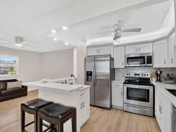 582 Monaco Way #M, Delray Beach, FL 33446