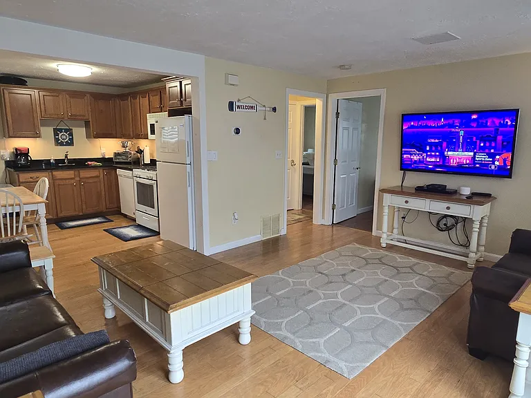 89 Ashworth Ave #8 — Photo 3