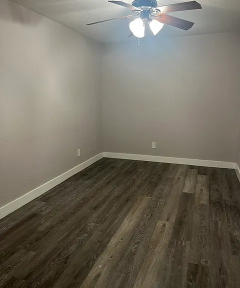 2309 Lancaster Dr — Photo 2