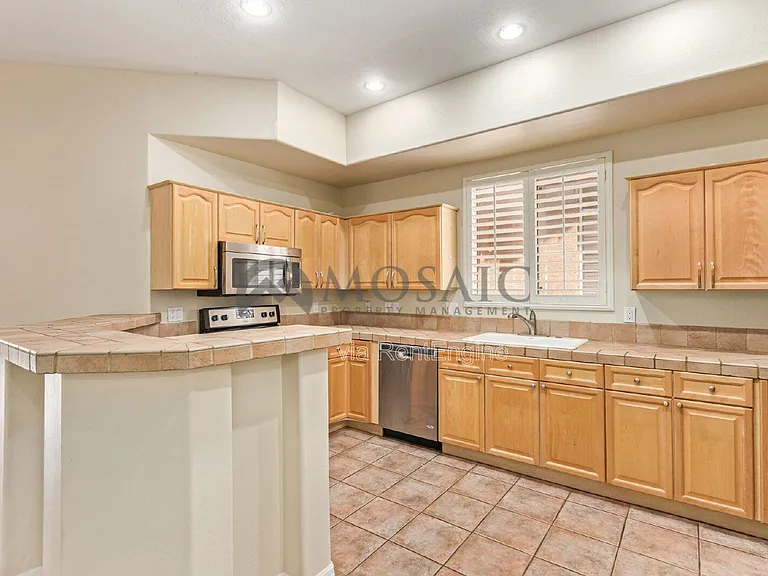 3800 S Cantabria Cir #1065 — Photo 11