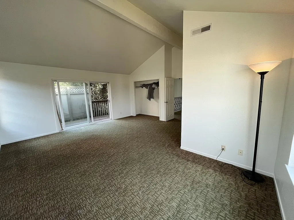 23030 E Cliff Dr — Photo 3