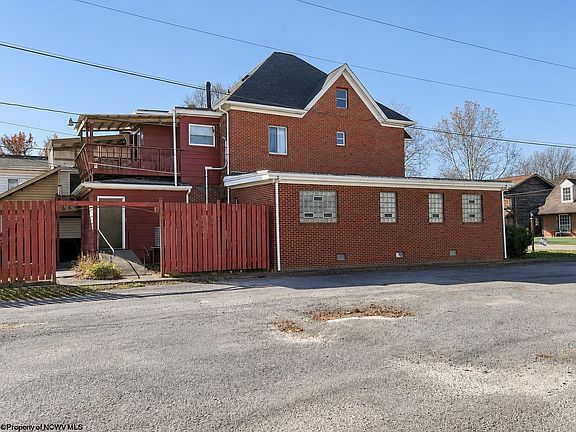 5th image of 474 Main Ave