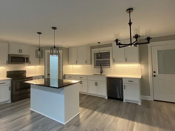 4th image of 809 Scarlet Oak St