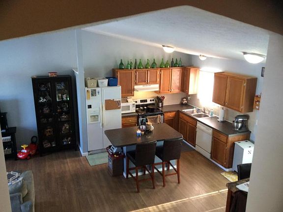 5th image of 749 Gladstone Ave