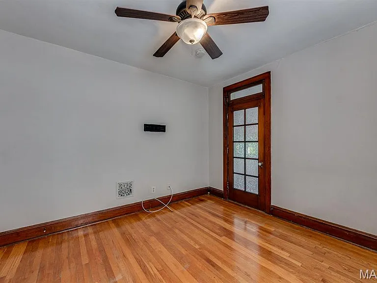5058 Winona Ave — Photo 26