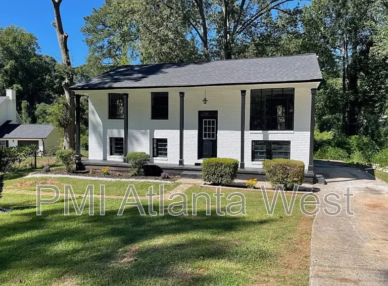 8421 Stonewall Jackson Dr — Photo 1