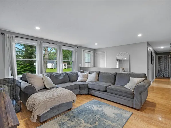 579 E Falmouth Highway, East Falmouth, MA 02536