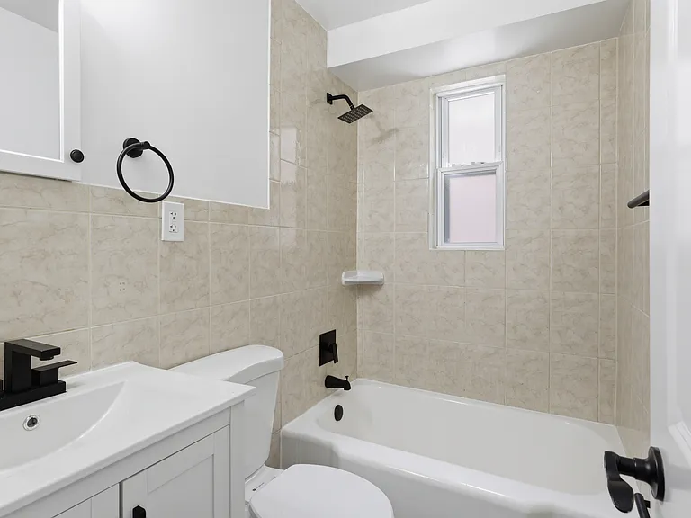 525 Oakwood St SE — Photo 13