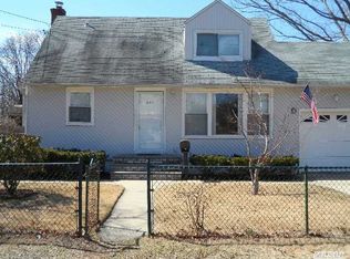 471 Grand Ave, Lindenhurst, NY 11757