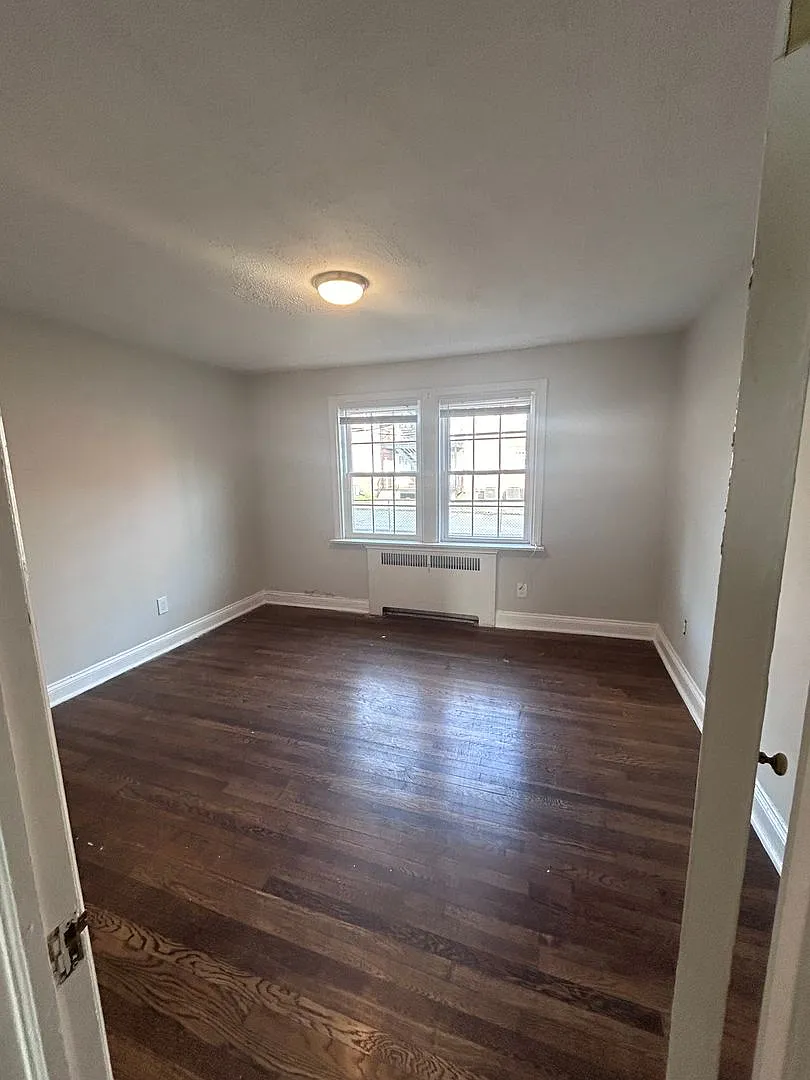 Available Now! | Freshly Updated 1 Bed, 1 Bath — Photo 2