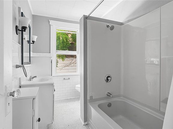 11th image of 3412 Gleason St