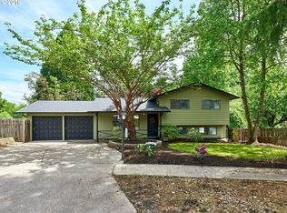 1222 S Pennington Dr, Newberg, OR 97132