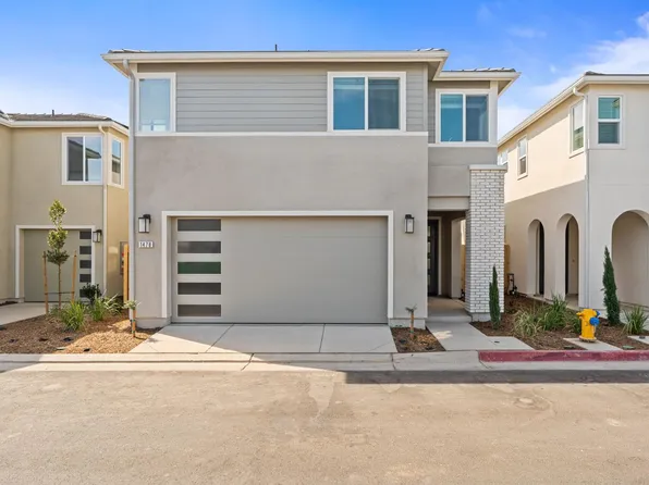 1478 Woodhill Ln, Clovis, CA 93619