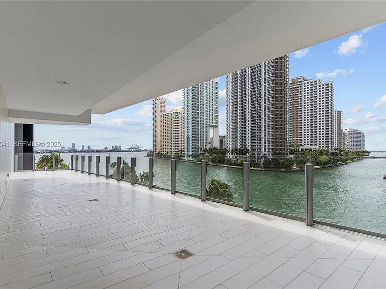 300 S Biscayne Blvd #1404W — Photo 27
