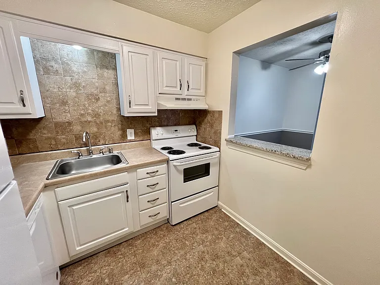 Countrybrook Apartments — Photo 96