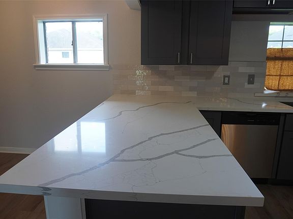 3rd image of 8418 Colonial Ln