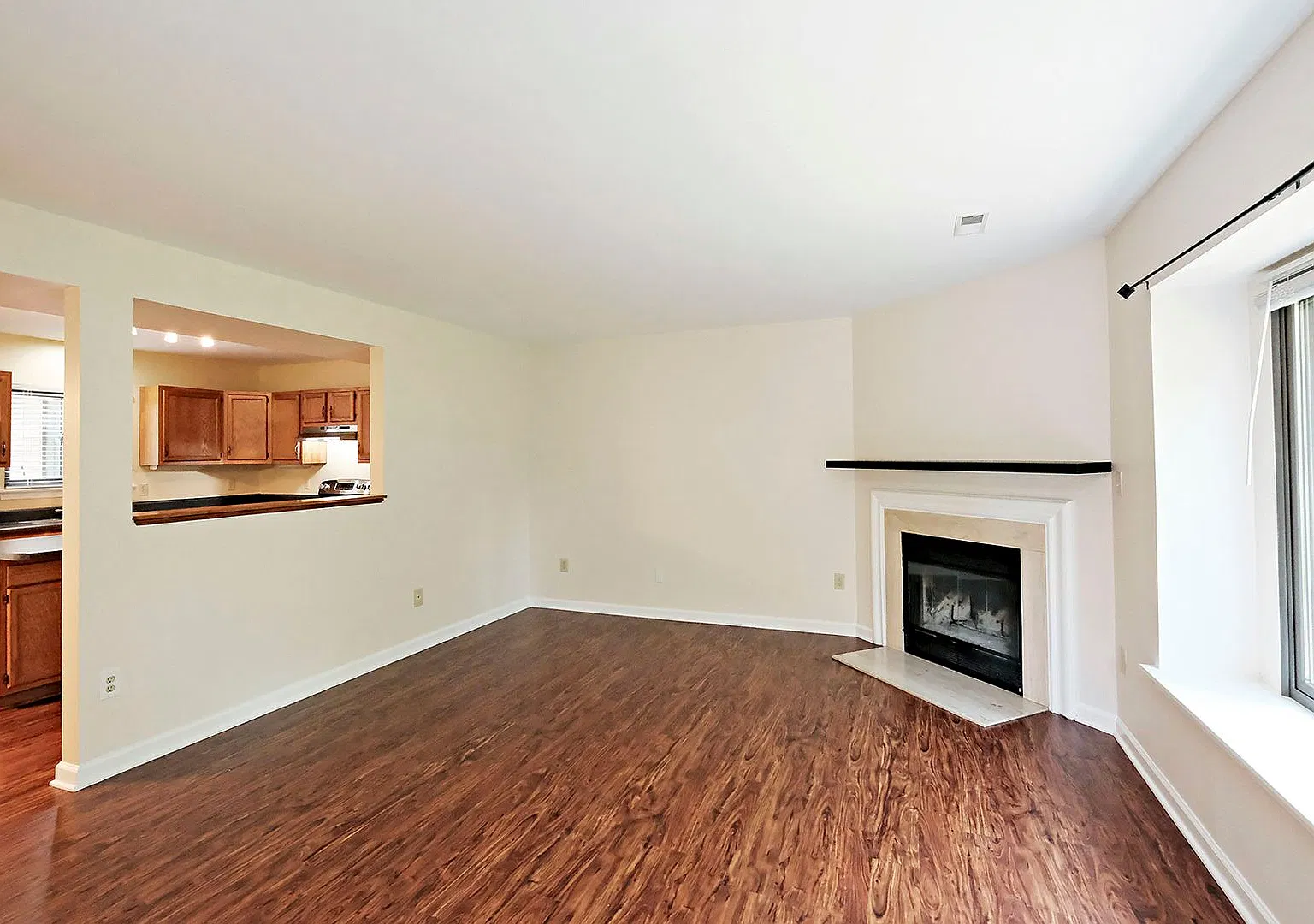 Move-in Ready Western Albemarle Home With Private Backyard — Photo 2
