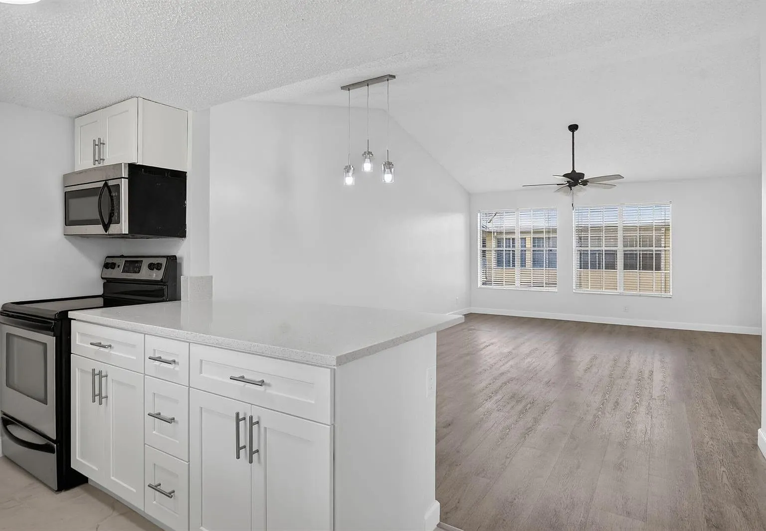 2 bed, 2.0 bath, 981 sqft, $2,950 — Photo 1
