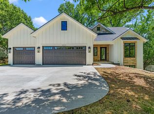 6855 SW Aylesbury Rd, Topeka, KS 66610