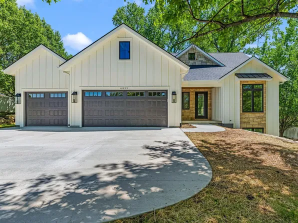 6855 SW Aylesbury Rd, Topeka, KS 66610