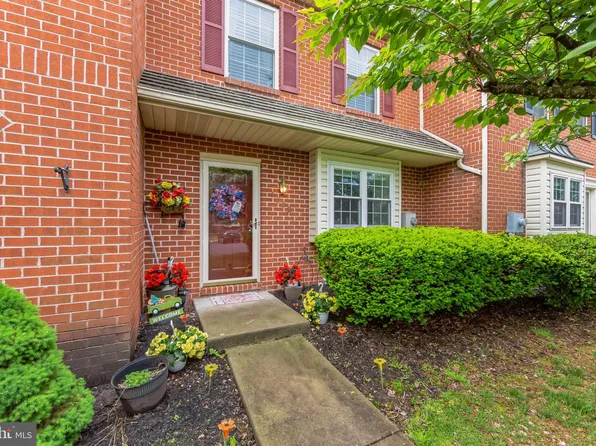 1802 Village Green Dr, Gilbertsville, PA 19525