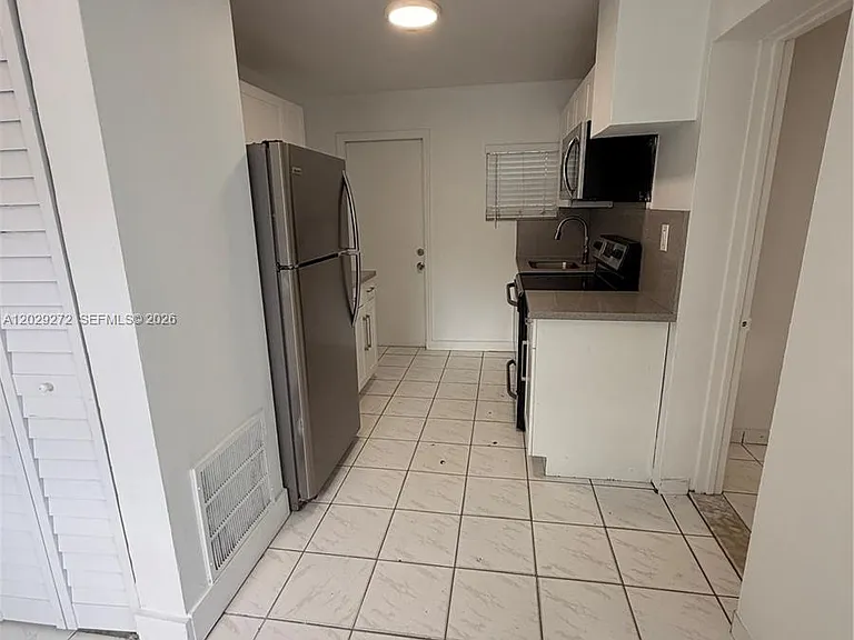 2420 NW 31st St #3 — Photo 3