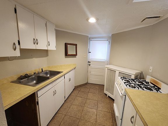 2nd image of 302 S 4th St APT 1