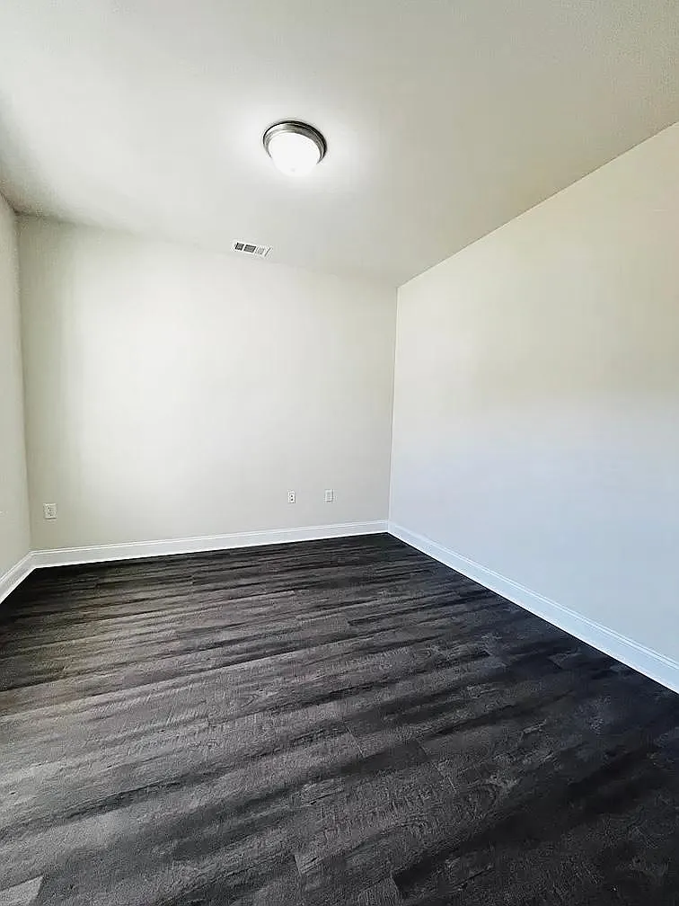 719 Mill Creek Cir — Photo 3