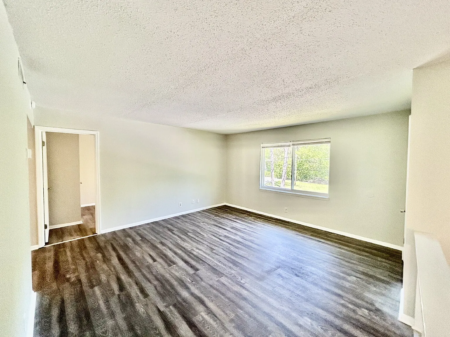 2 bed, 1.0 bath, 900 sqft, $925 — Photo 2
