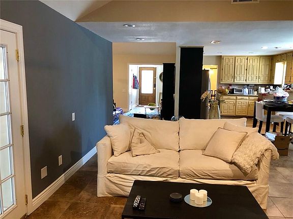 5th image of 1101 Yorkshire Dr