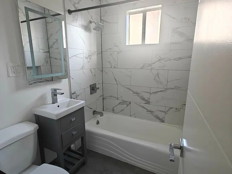 1439 N Curson Ave — Photo 25
